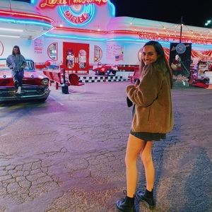 Meet your Posher, Isabella